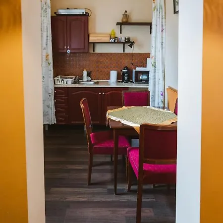Rozsakert Vendeghaz بيت ضيافة Romhány