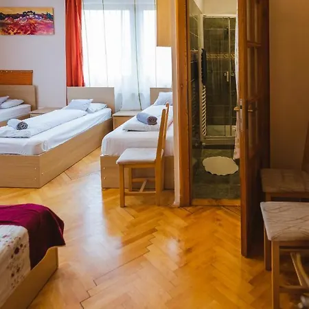 Rozsakert Vendeghaz Guest house *