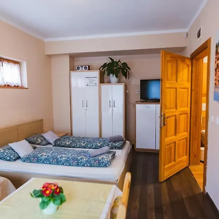 Rozsakert Vendeghaz بيت ضيافة Romhány