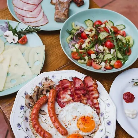 Rozsakert Vendeghaz بيت ضيافة