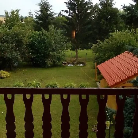 Rozsakert Vendeghaz * Romhany