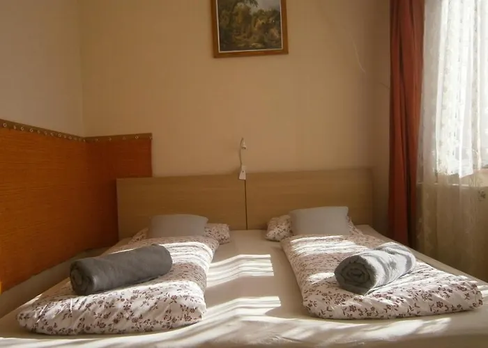 Rozsakert Vendeghaz بيت ضيافة Romhány