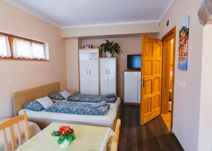 Rozsakert Vendeghaz بيت ضيافة Romhány