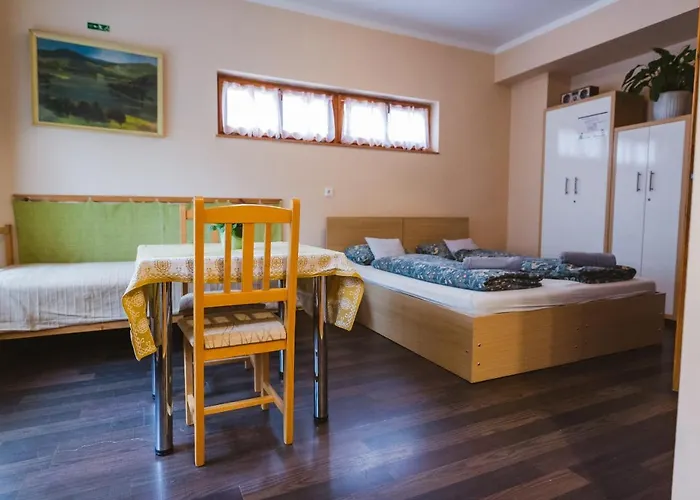 Rozsakert Vendeghaz بيت ضيافة Romhány